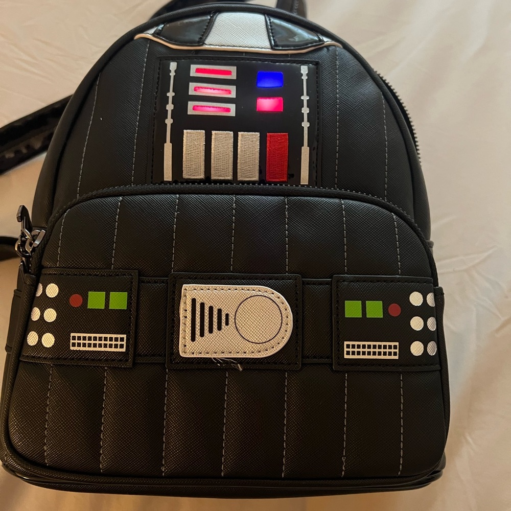 NWT 🚥LIGHT-UP🚥 Darth Vader Cosplay Loungefly Mini Backpack